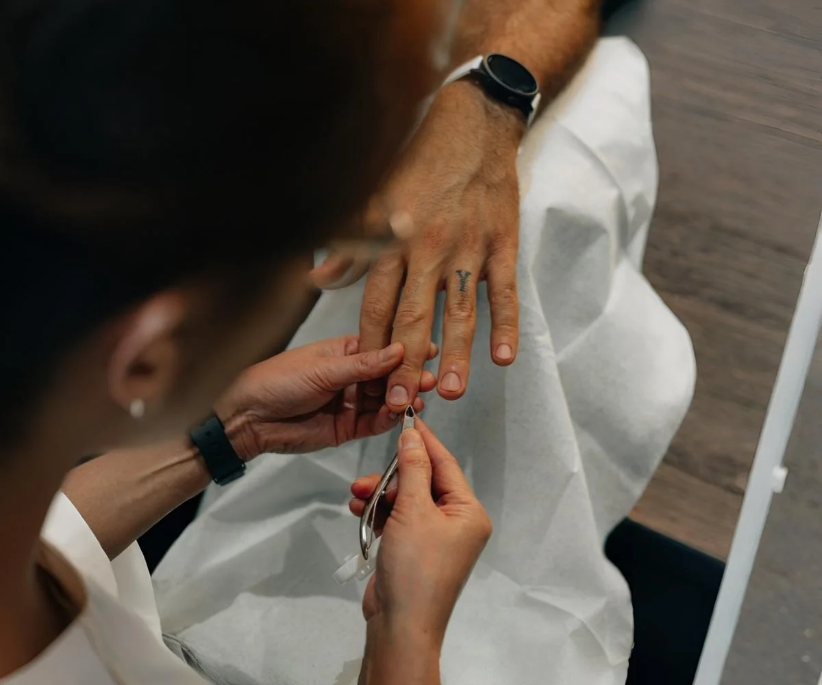 manicure of a man in resetmen salon